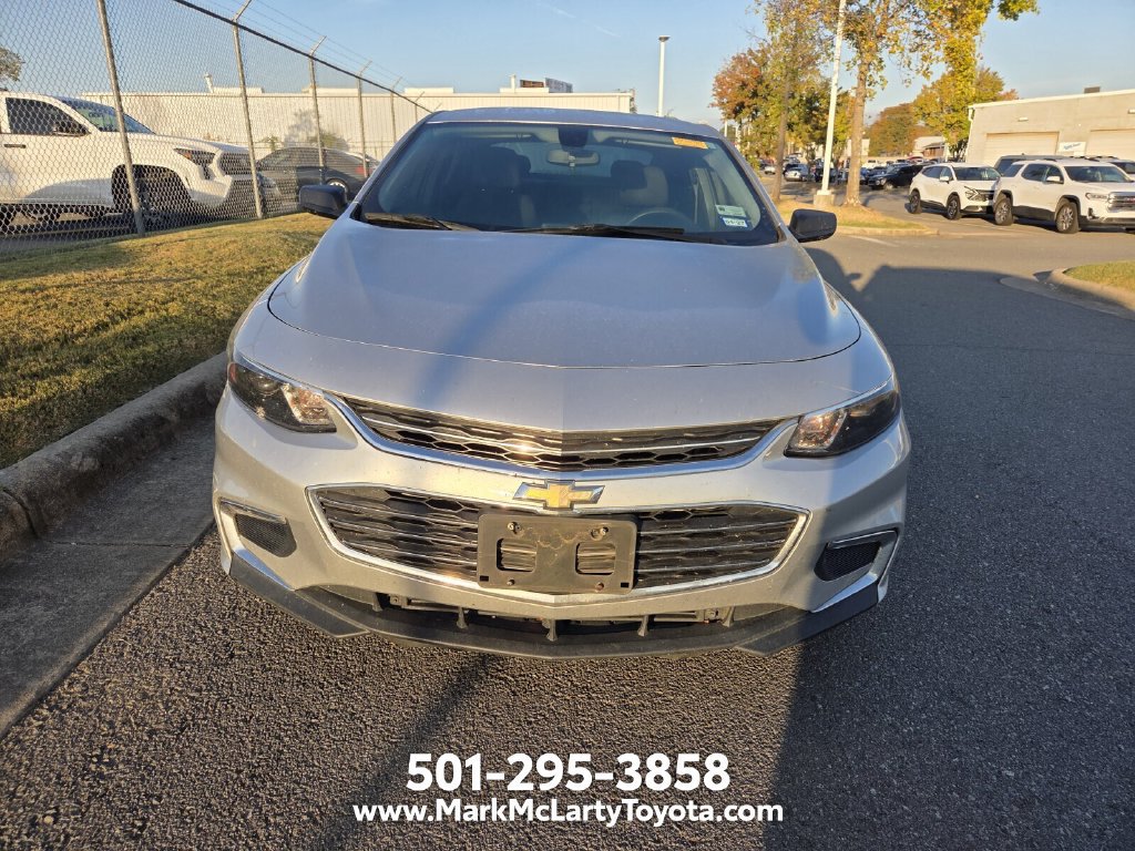 Used 2018 Chevrolet Malibu LS FWD image 2