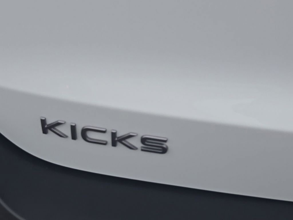 Used 2025 Nissan Kicks SV image 7