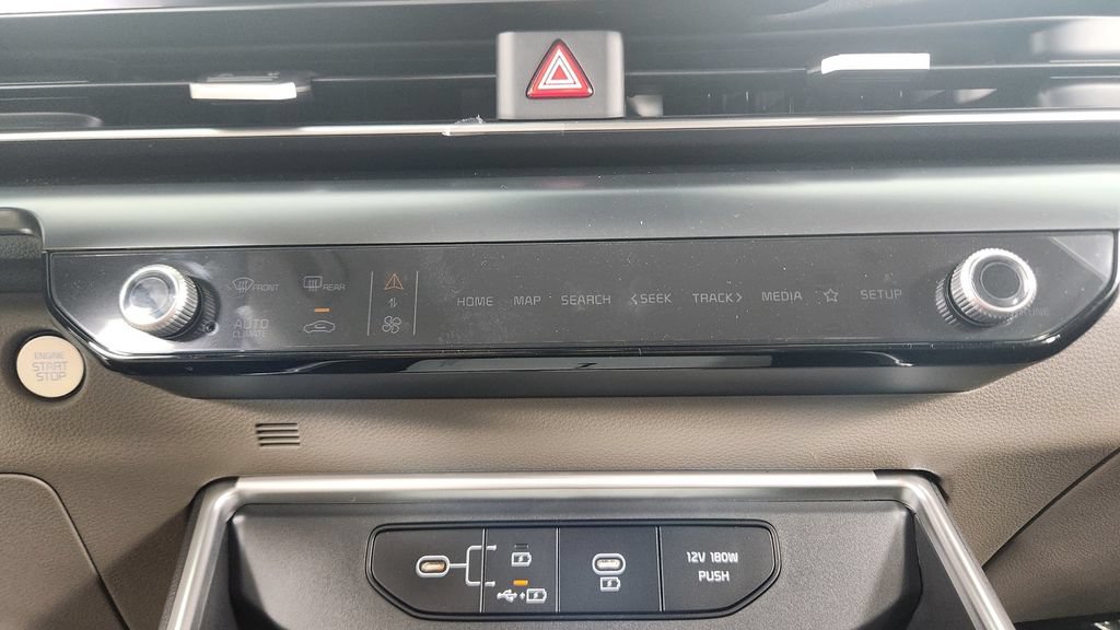New 2027 Kia Carnival FWD image 31