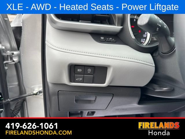 Used 2024 Toyota Highlander XLE AWD/4WD image 16