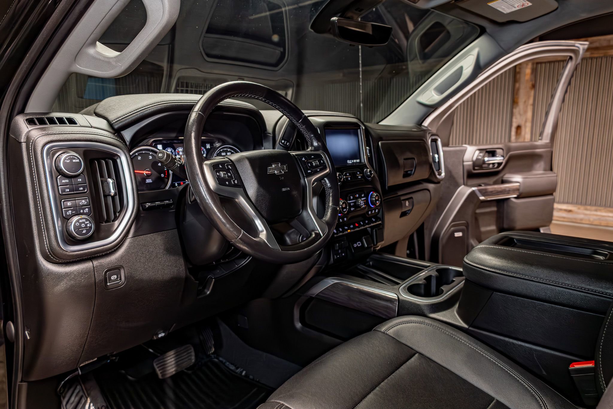 Used 2021 Chevrolet Silverado 2500 LTZ w/ LTZ Plus Package AWD/4WD image 16