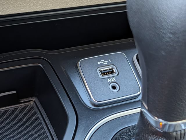 Used 2019 Jeep Cherokee Latitude w/ Popular Appearance Group FWD image 17