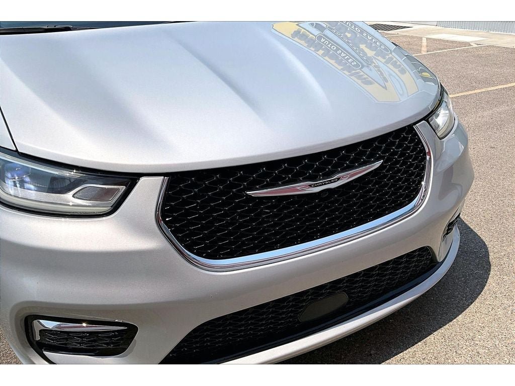 Used 2024 Chrysler Pacifica Touring-L FWD image 31