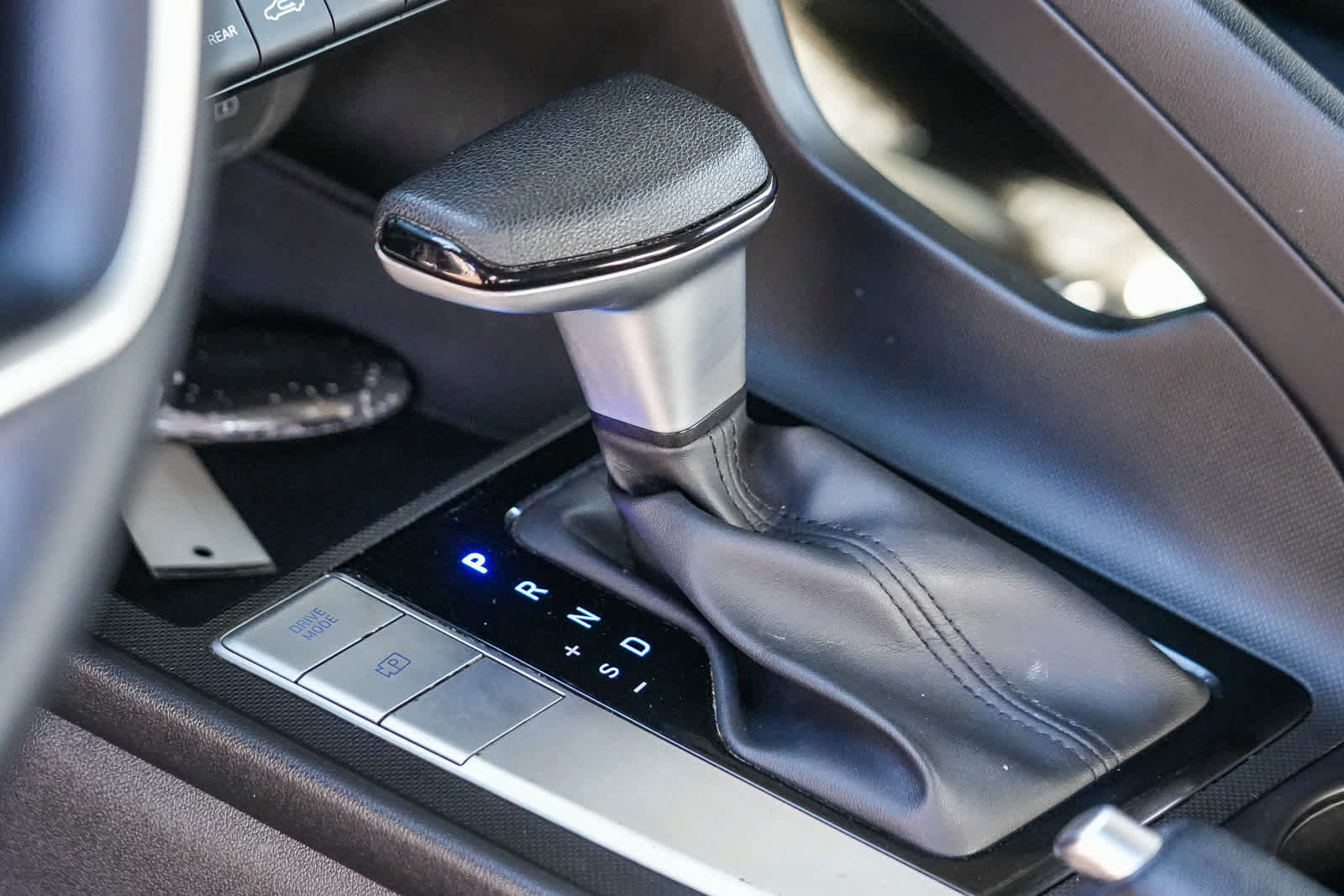 Certified 2024 Hyundai Elantra SEL FWD image 18