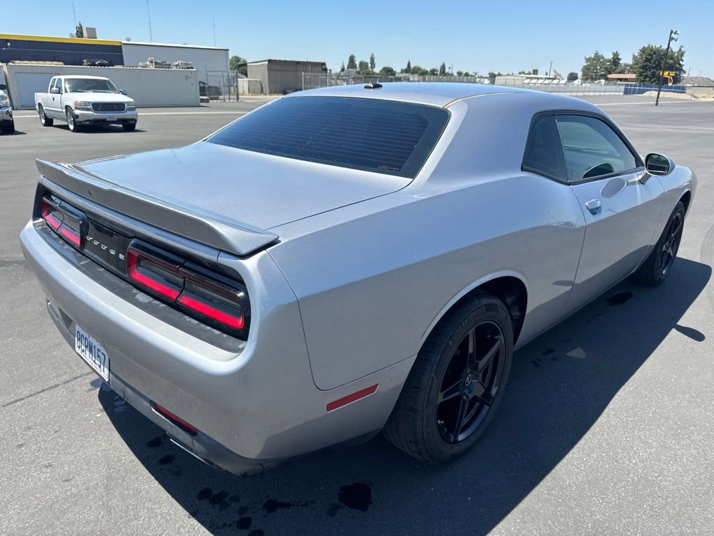 Used 2018 Dodge Challenger SXT RWD image 3