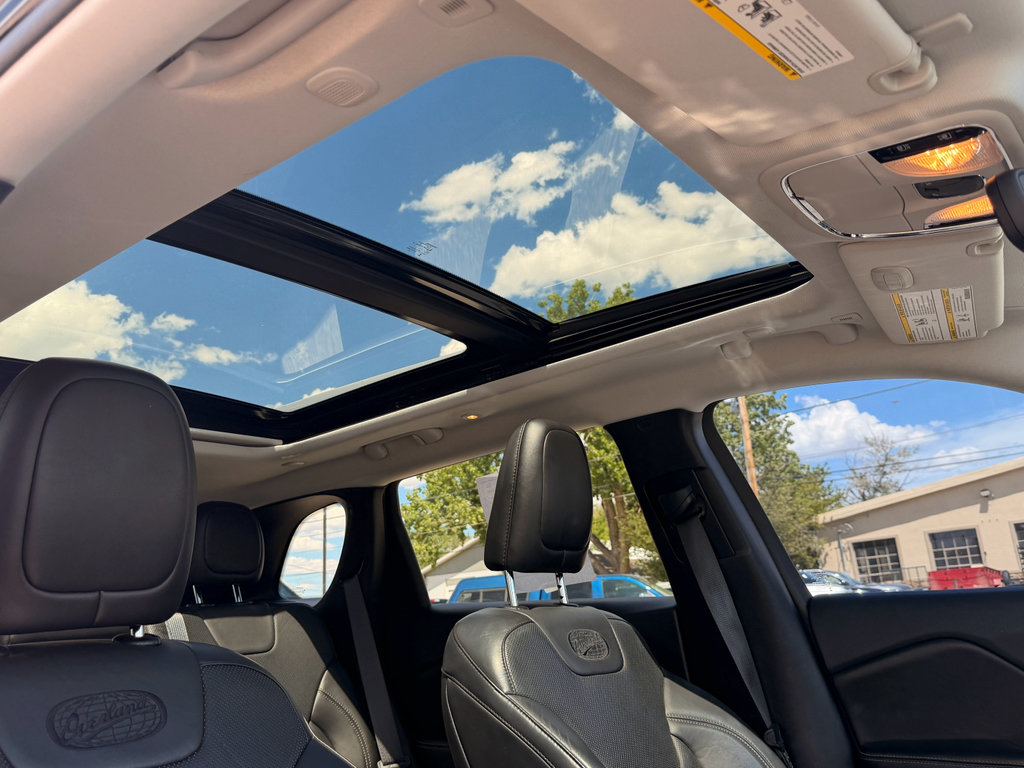 Used 2019 Jeep Cherokee Overland w/ Heavy Duty Protection Group AWD/4WD image 19