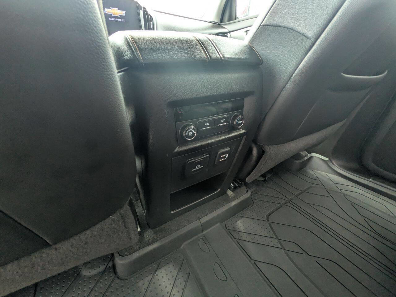 Used 2021 Chevrolet Traverse LT w/ LT Premium Package image 26