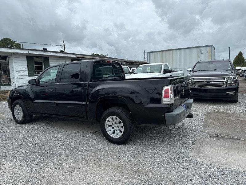 Used 2006 Mitsubishi Raider LS RWD image 2