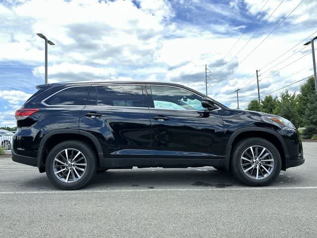 Used 2019 Toyota Highlander XLE AWD/4WD image 3