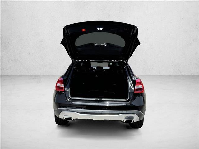 Used 2020 Mercedes-Benz GLA 250 4MATIC w/ Premium Package image 6