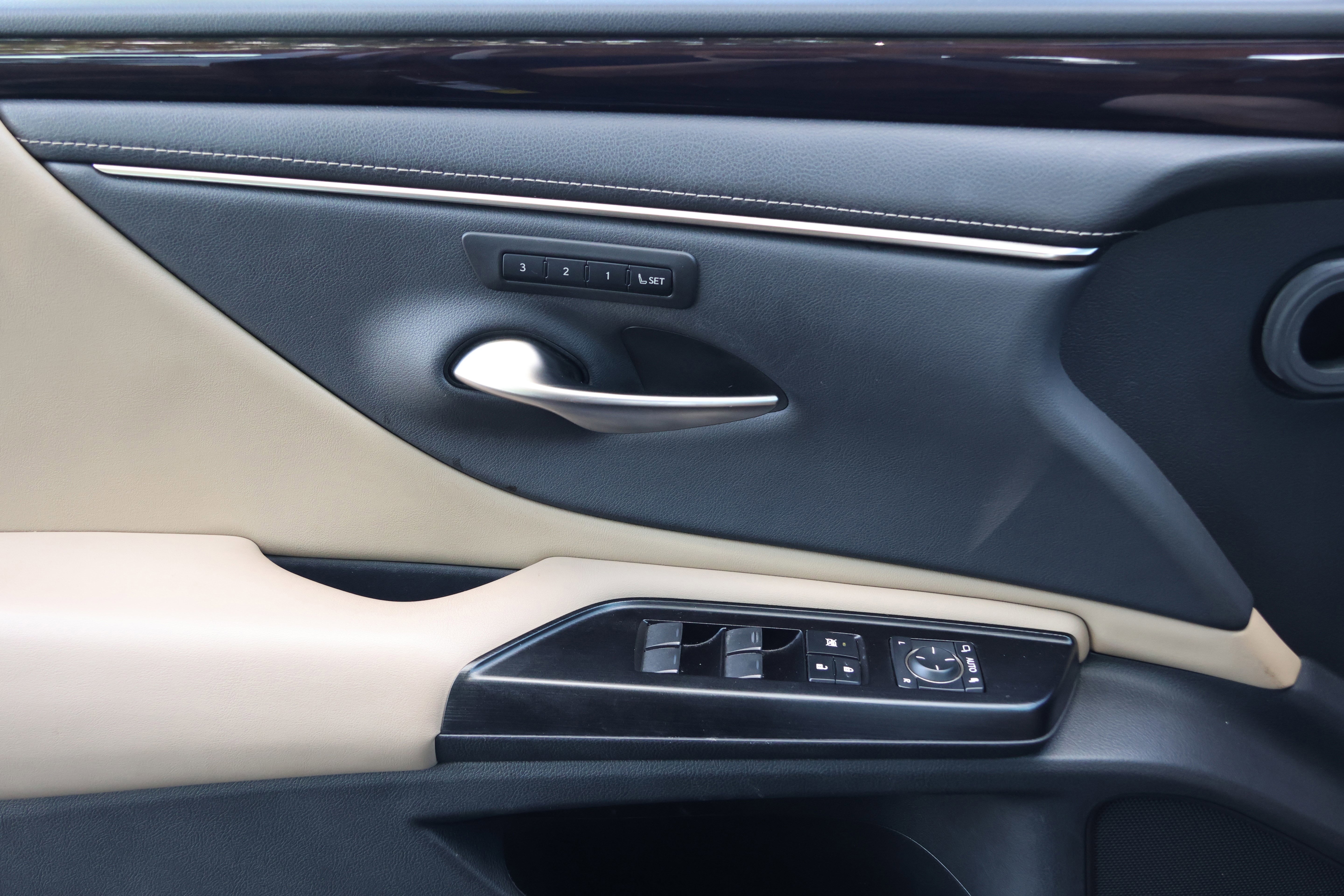Used 2020 Lexus ES 350 w/ Premium Package FWD image 12