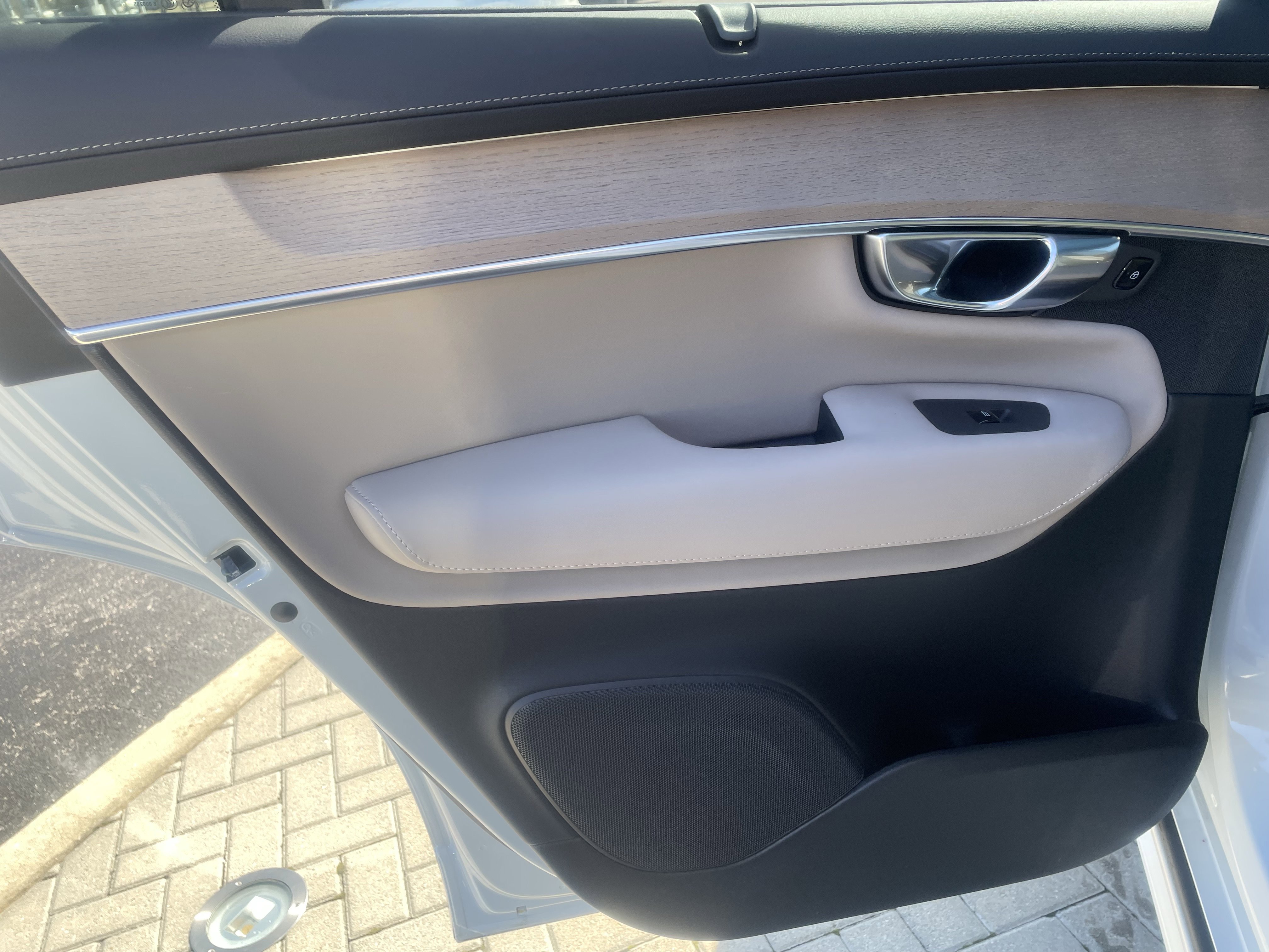 New 2026 Volvo XC90 B6 Ultra image 11