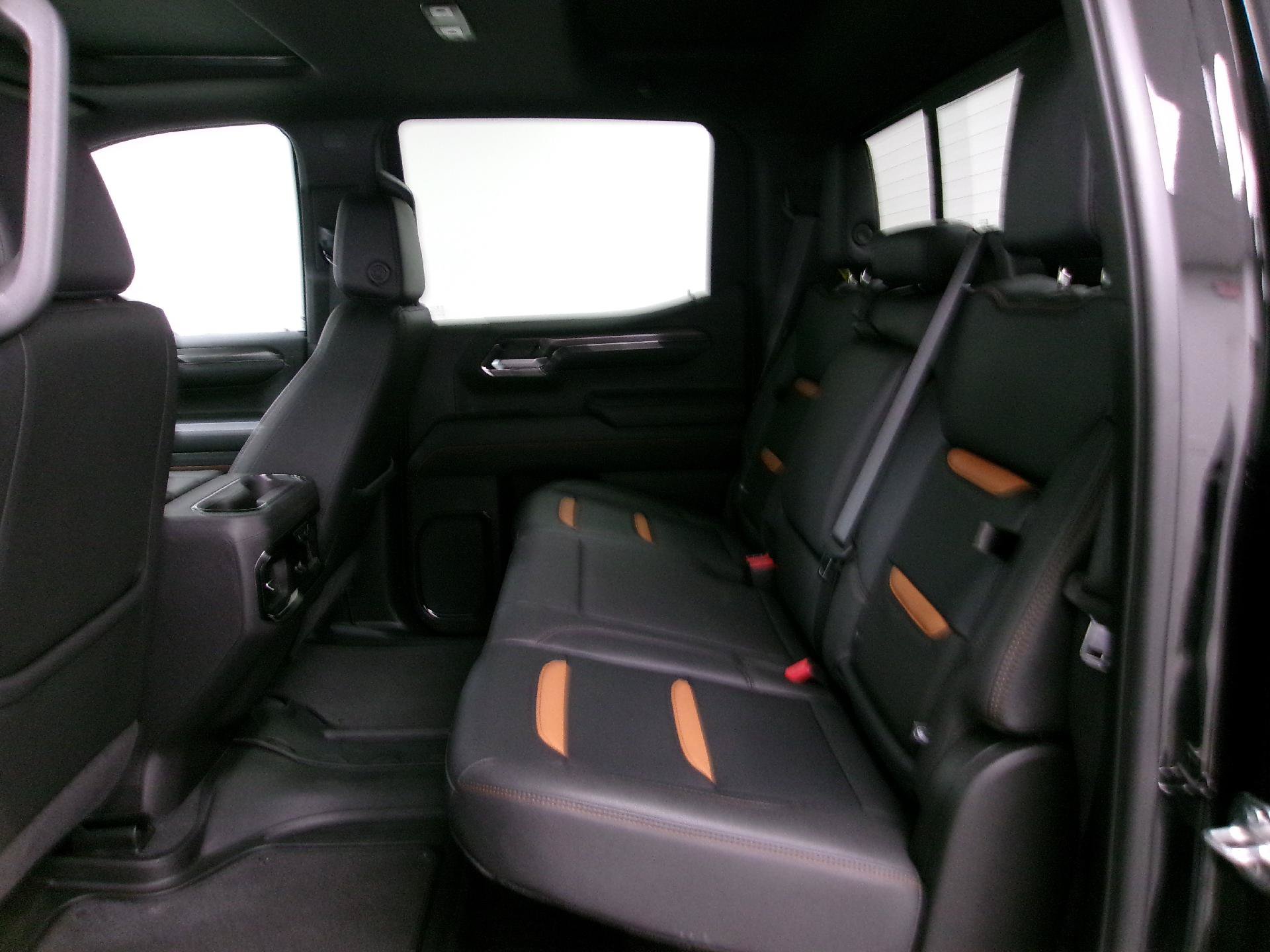 Used 2024 GMC Sierra 1500 AT4 w/ Technology Package AWD/4WD image 10