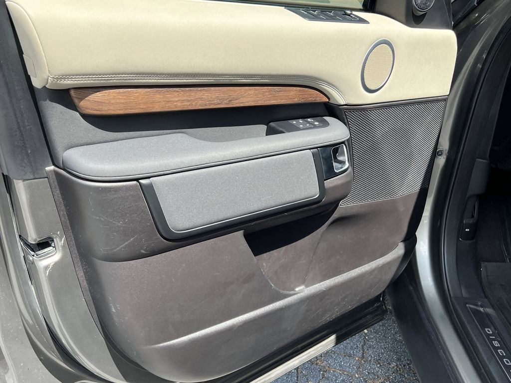 Used 2018 Land Rover Discovery HSE AWD/4WD image 7