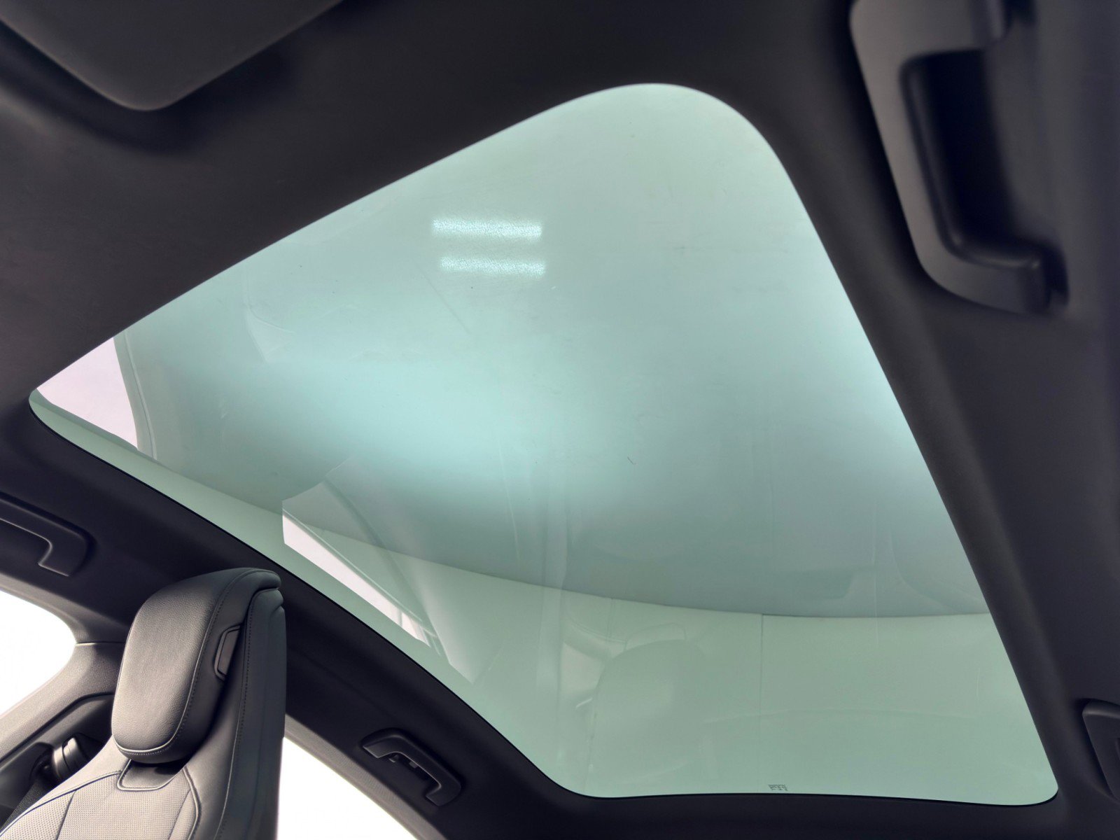 Used 2020 Porsche Taycan 4S w/ Premium Package image 18