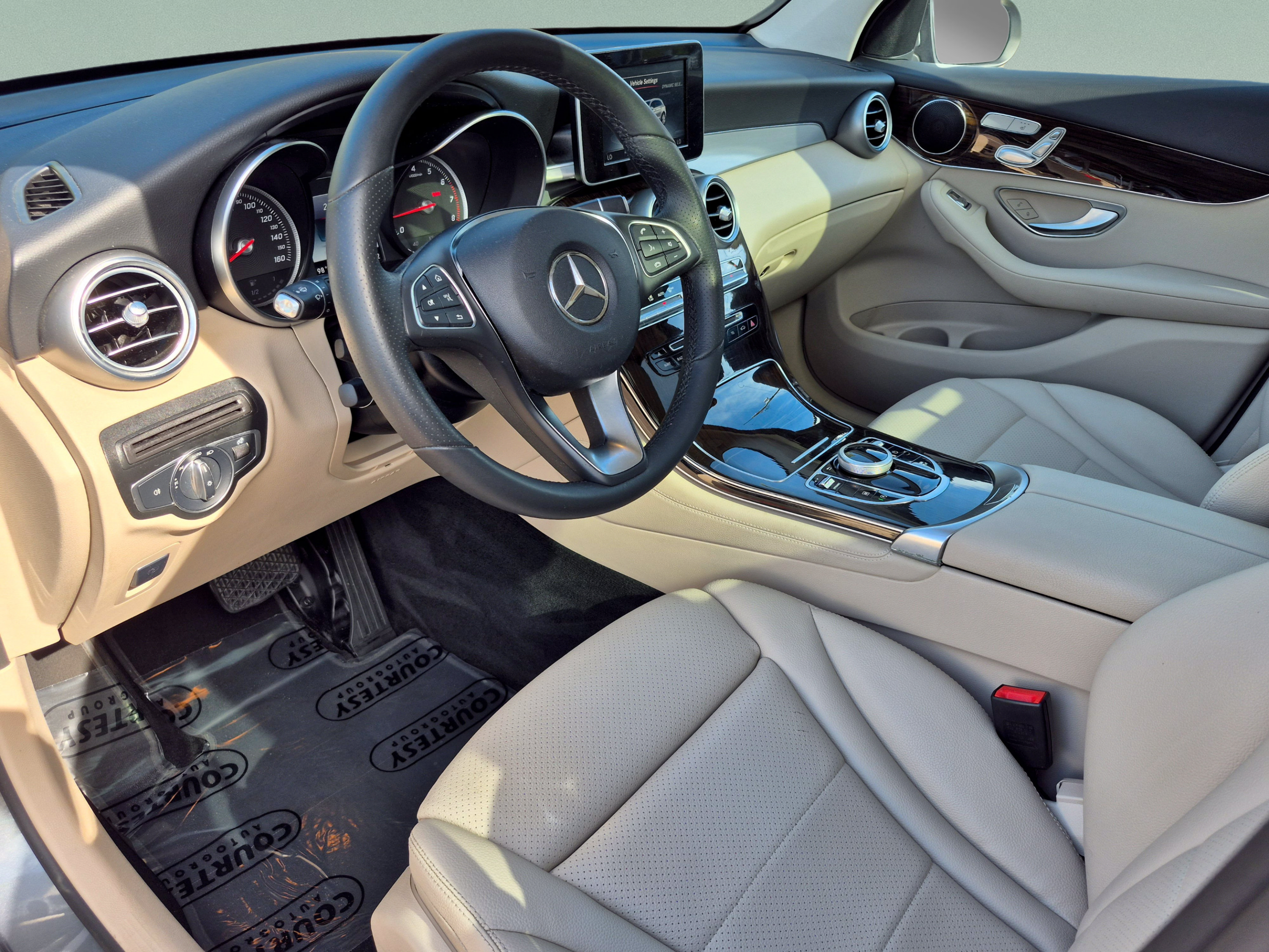 Used 2017 Mercedes-Benz GLC 300 image 18