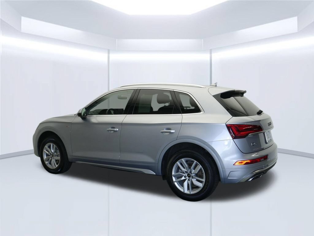 Certified 2023 Audi Q5 2.0T Premium w/ Convenience Package AWD/4WD image 3