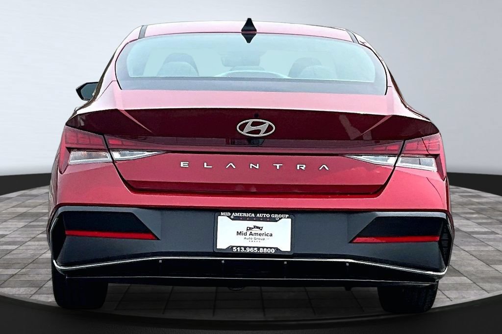 Used 2025 Hyundai Elantra SEL FWD image 4