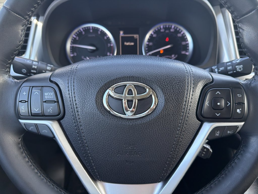 Used 2018 Toyota Highlander Limited AWD/4WD image 29