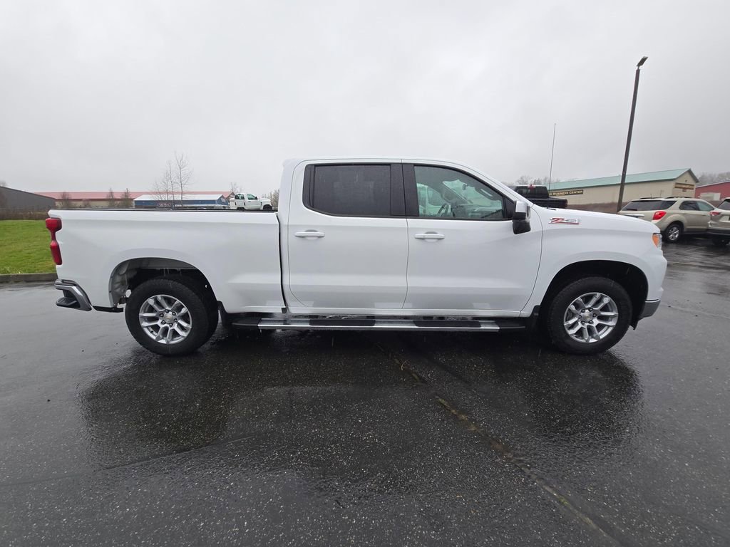 Used 2024 Chevrolet Silverado 1500 LT w/ Z71 Off-Road Package AWD/4WD image 2