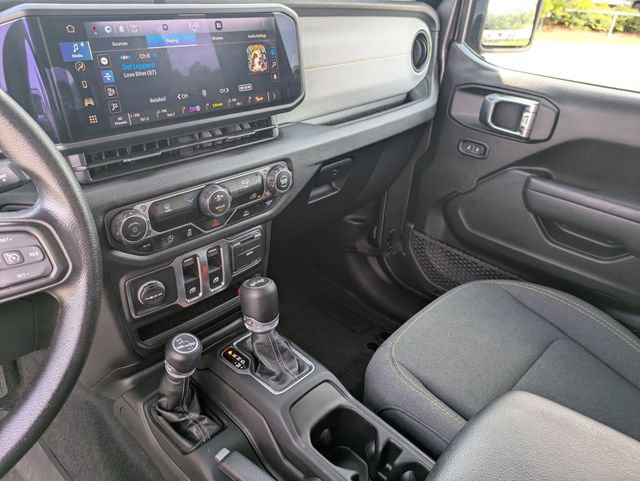 Used 2025 Jeep Wrangler Sport AWD/4WD image 21