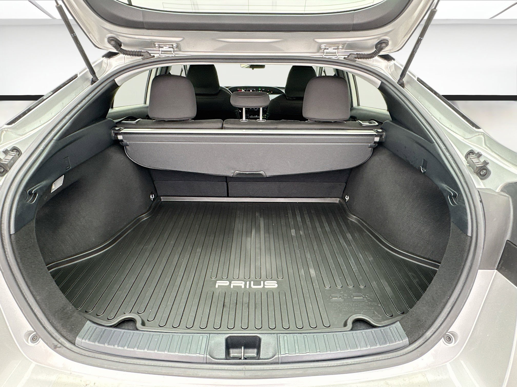 Used 2019 Toyota Prius L Eco image 17