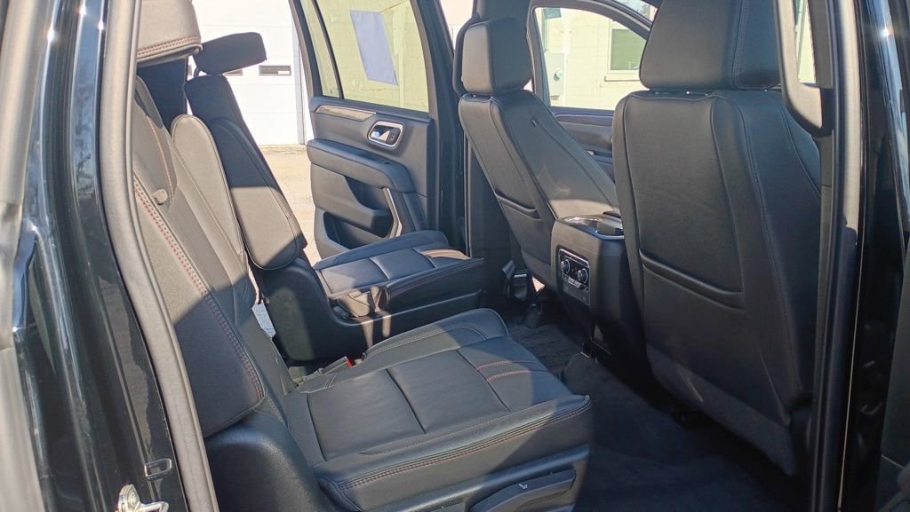 Used 2022 Chevrolet Suburban RST w/ Sport Performance Package AWD/4WD image 15