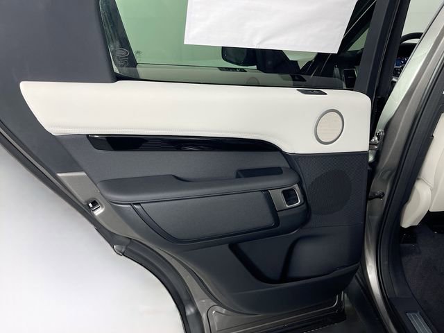 Used 2024 Land Rover Discovery S image 14