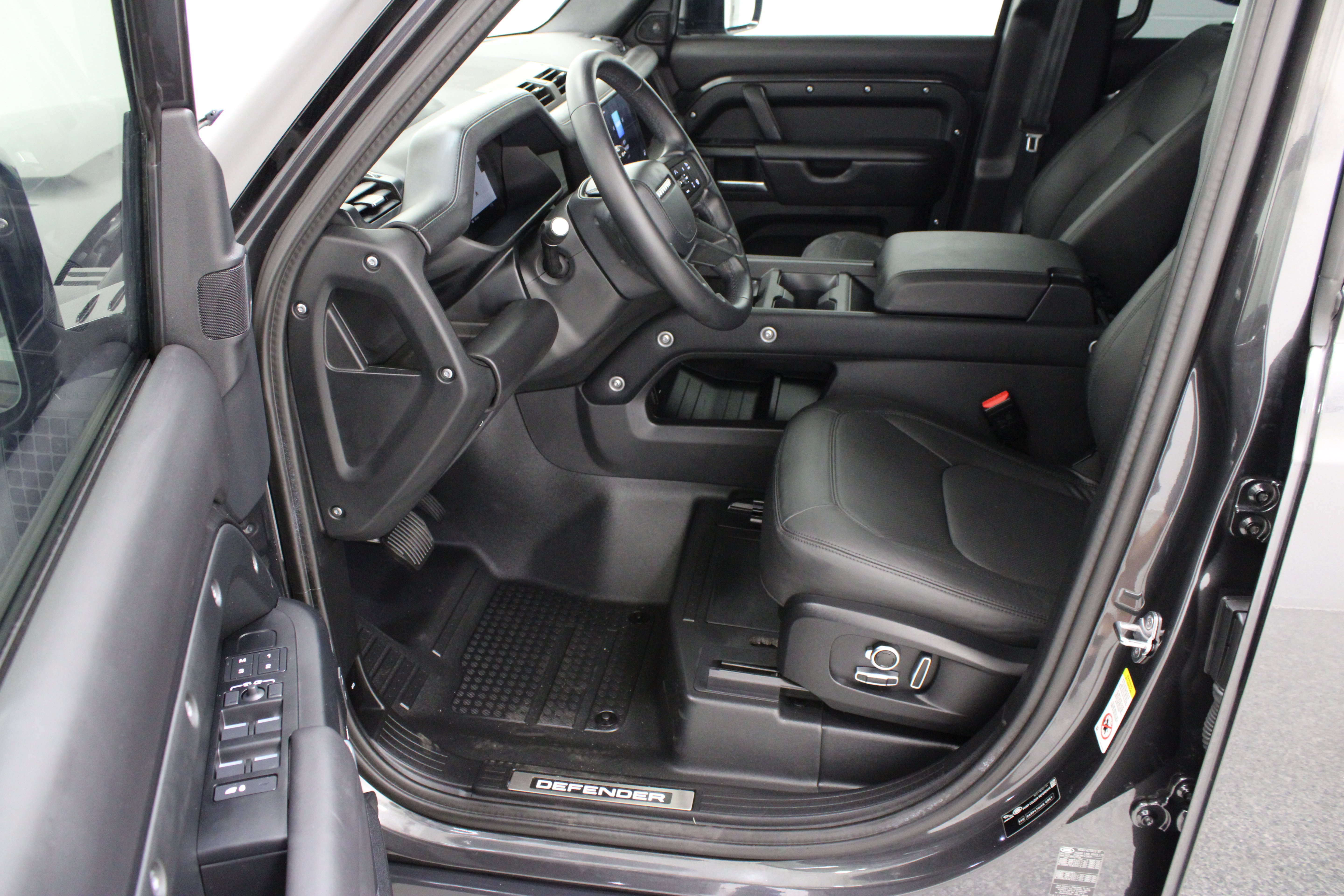 Used 2025 Land Rover Defender 130 Outbound AWD/4WD image 14