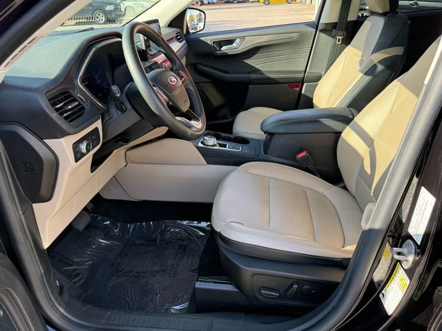 Used 2022 Ford Escape Titanium image 4