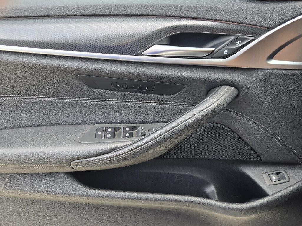 Used 2021 BMW 530i w/ M Sport Package RWD image 28