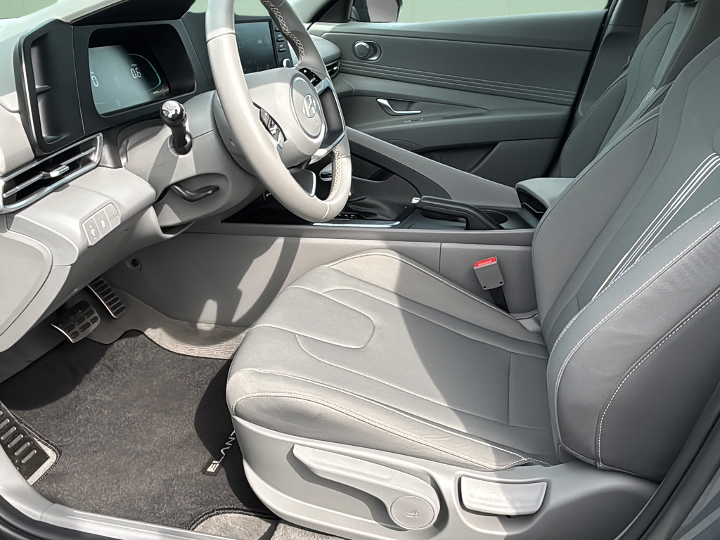 Used 2025 Hyundai Elantra Sport FWD image 18