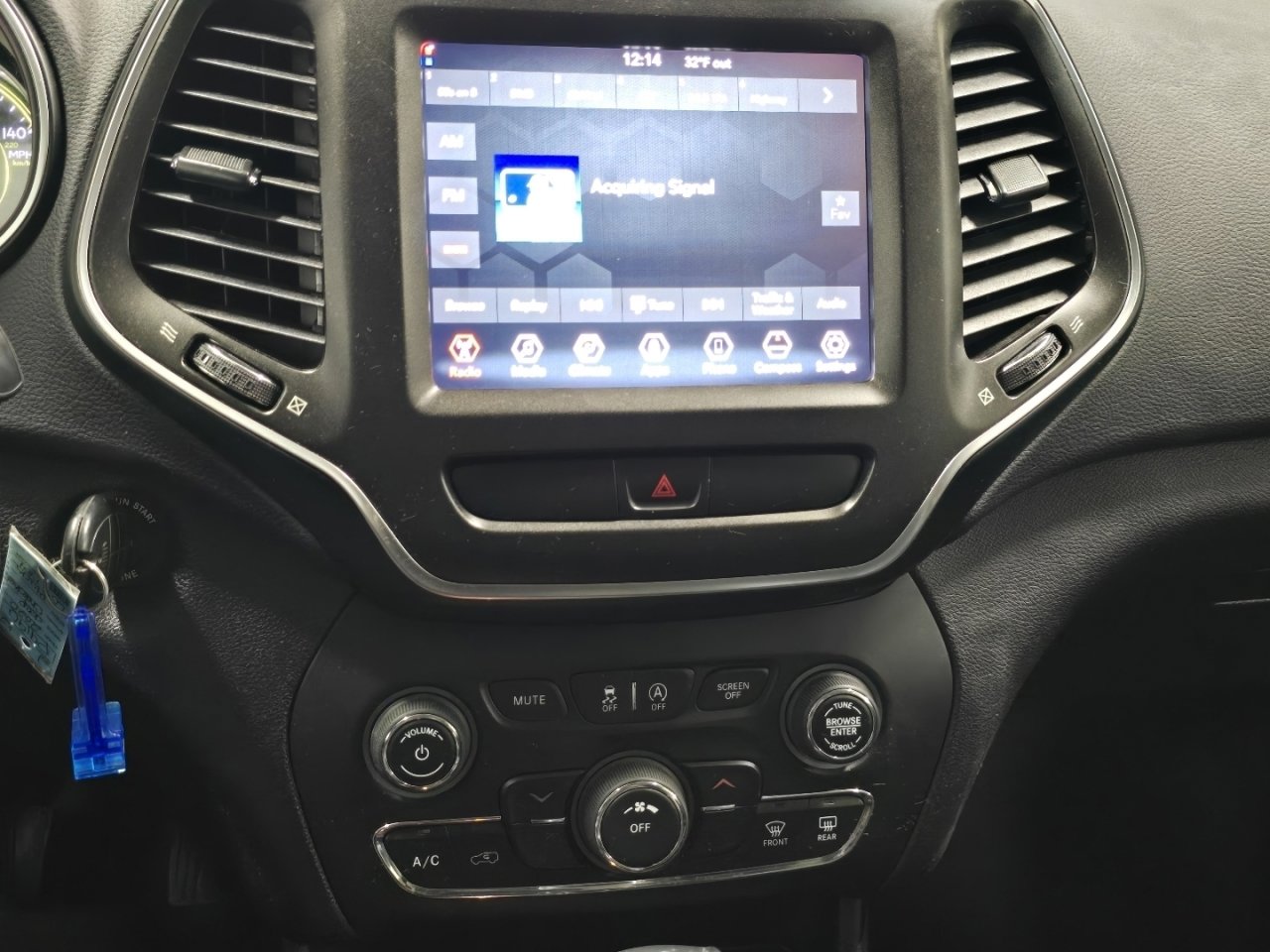 Used 2020 Jeep Cherokee Trailhawk AWD/4WD image 24