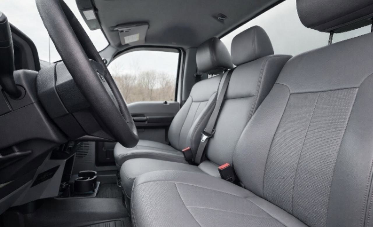 Used 2015 Ford F550 2WD Regular Cab Super Duty image 17