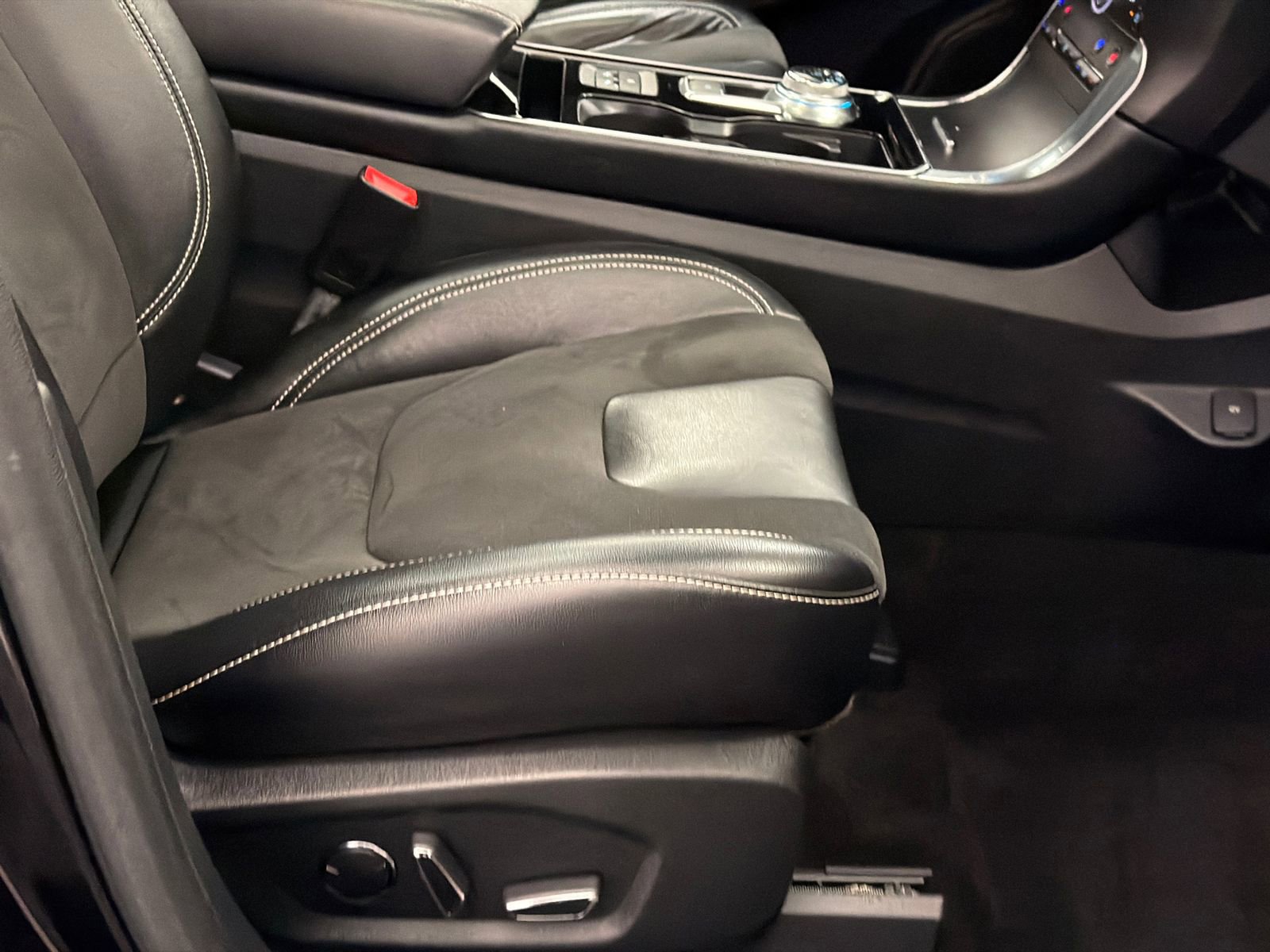 Used 2019 Ford Edge ST w/ Equipment Group 401A AWD/4WD image 12
