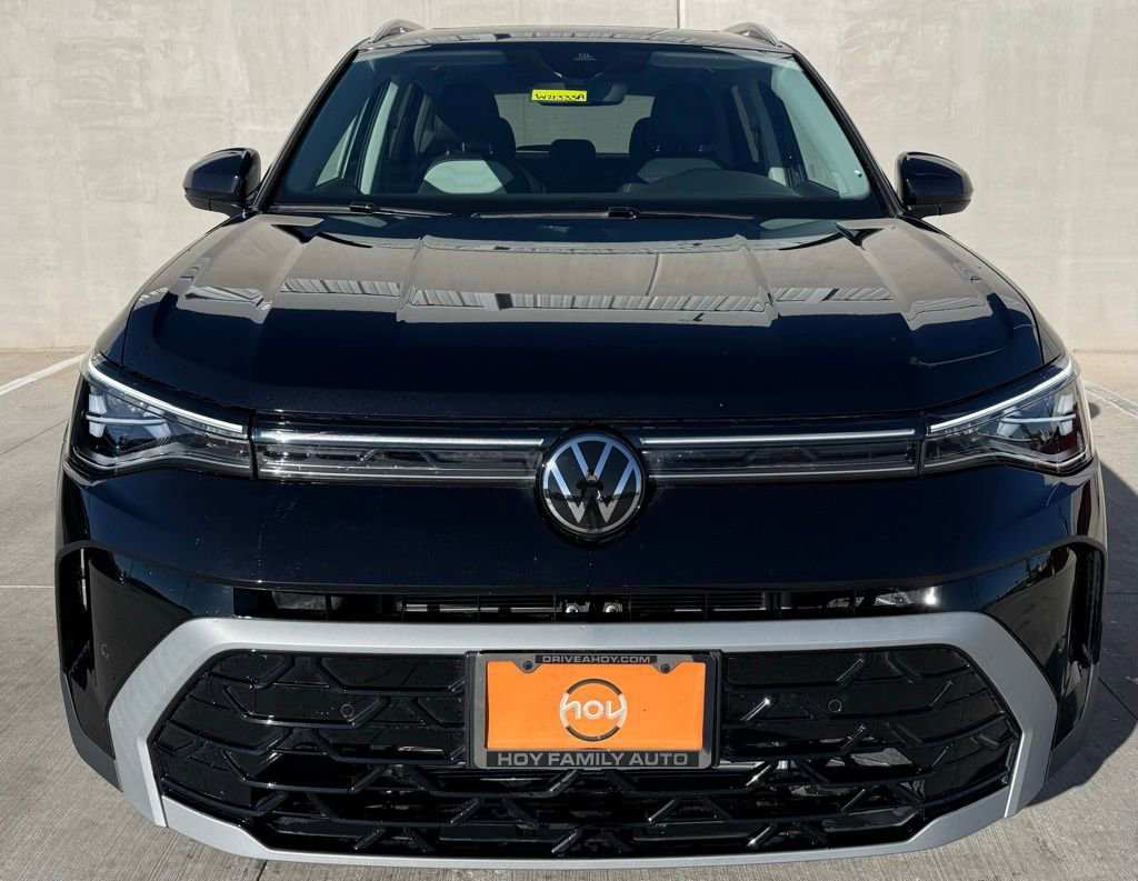 Certified 2025 Volkswagen Taos SEL image 2