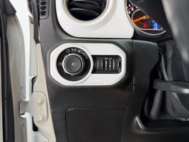 Used 2020 Jeep Wrangler Unlimited Sahara w/ Uconnect 4C Nav & Sound Group AWD/4WD image 19