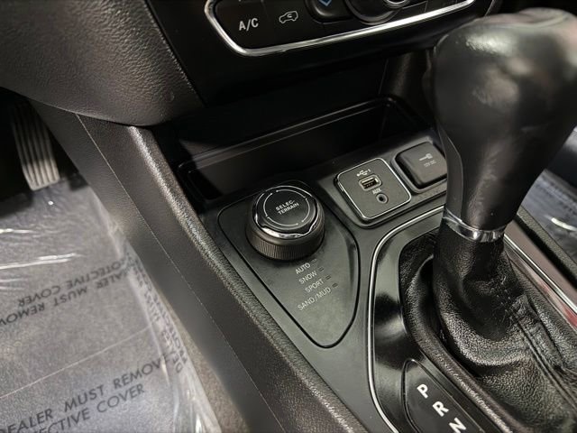 Used 2020 Jeep Cherokee Limited AWD/4WD image 15