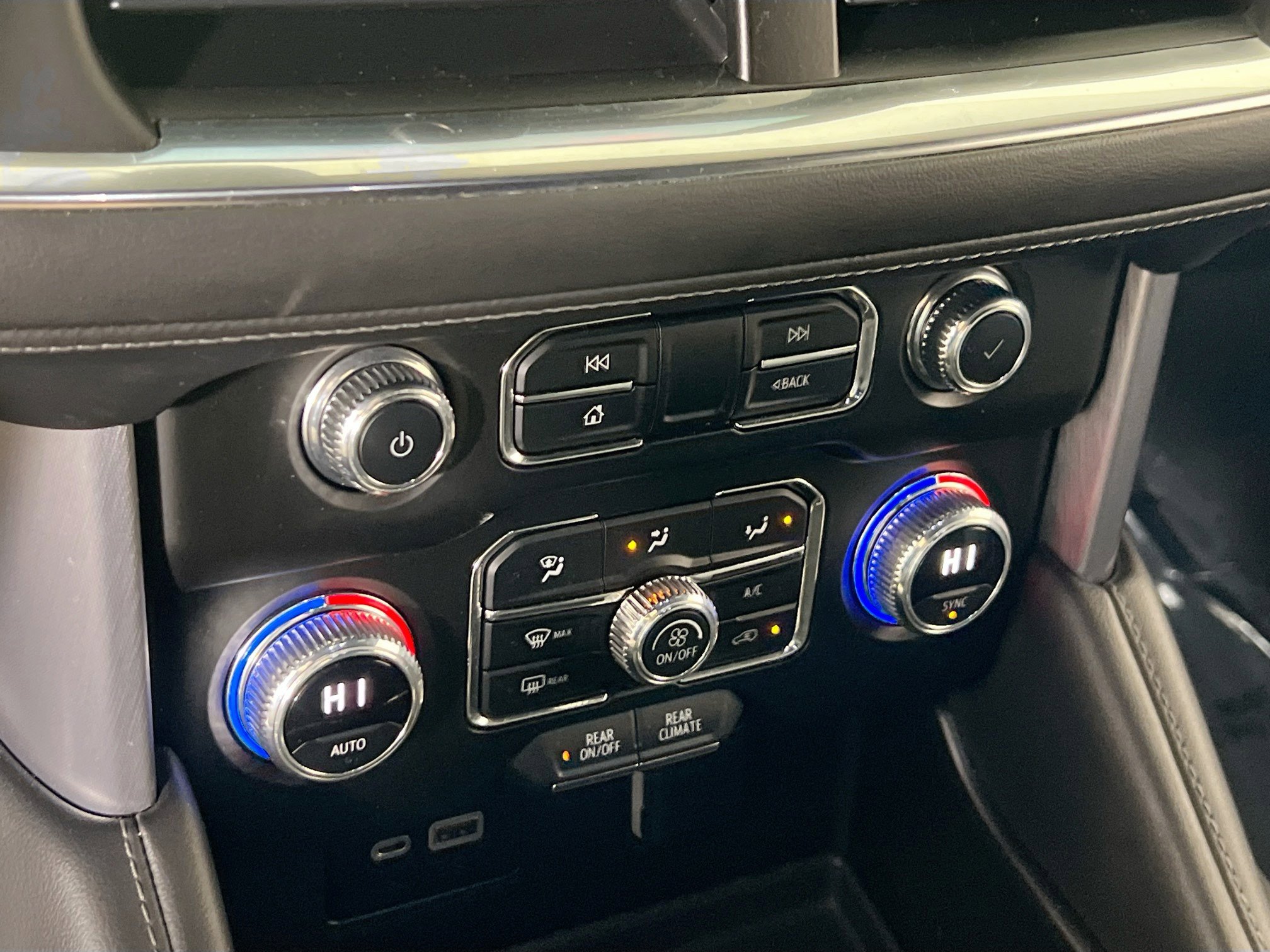 Used 2022 GMC Yukon XL SLE image 16