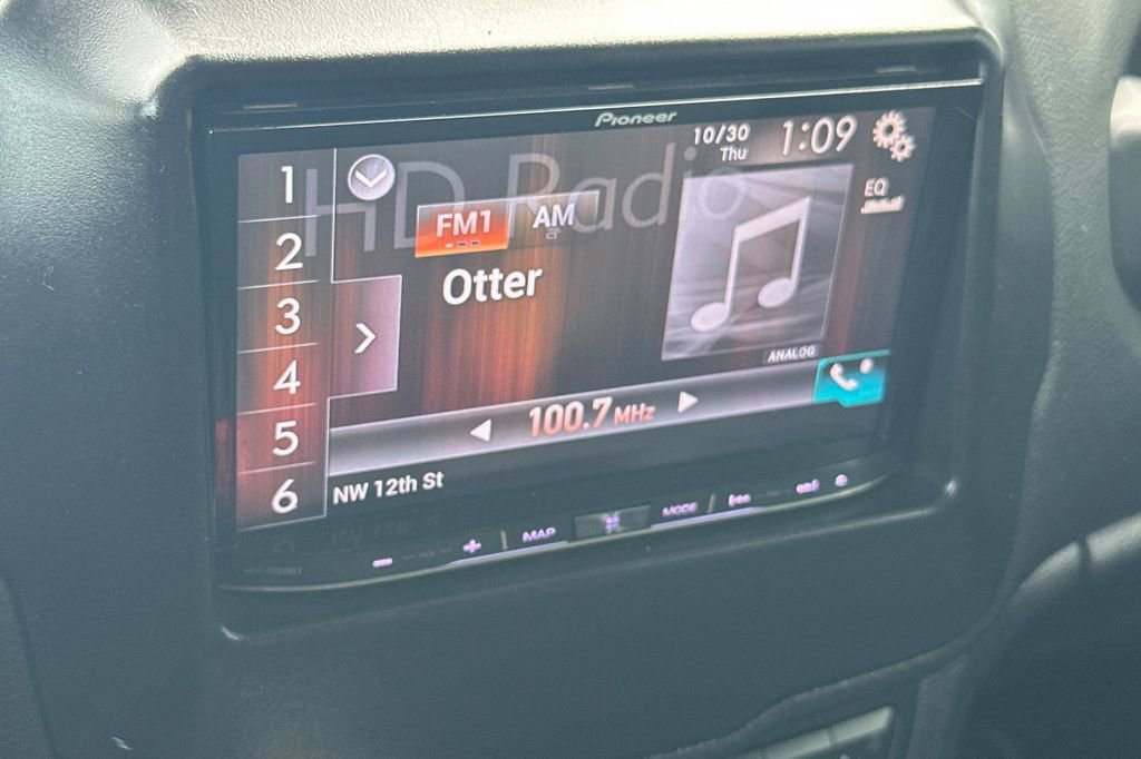 Used 2017 Jeep Renegade Latitude image 14