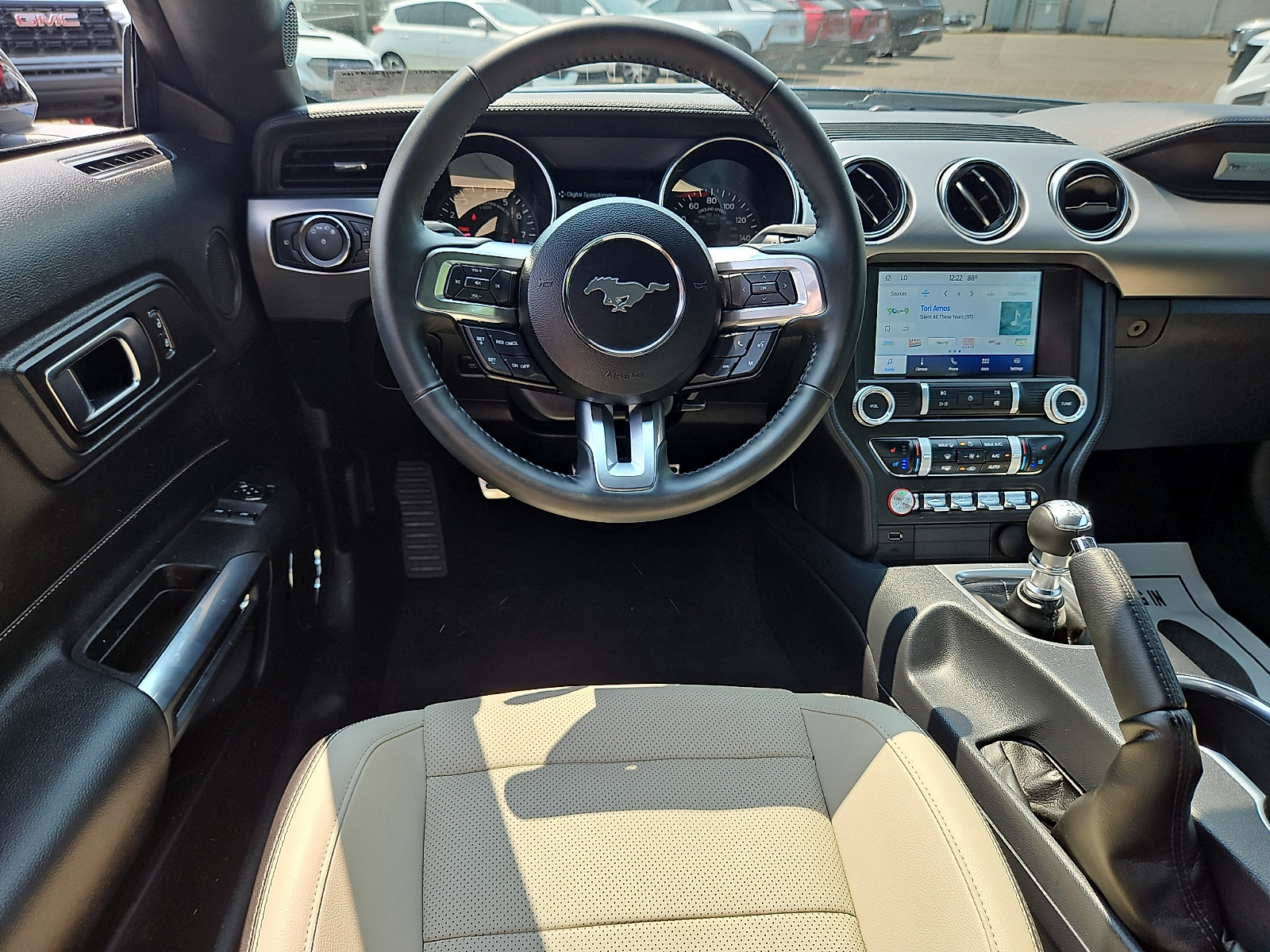 Used 2022 Ford Mustang GT Premium w/ Black Accent Package RWD image 11