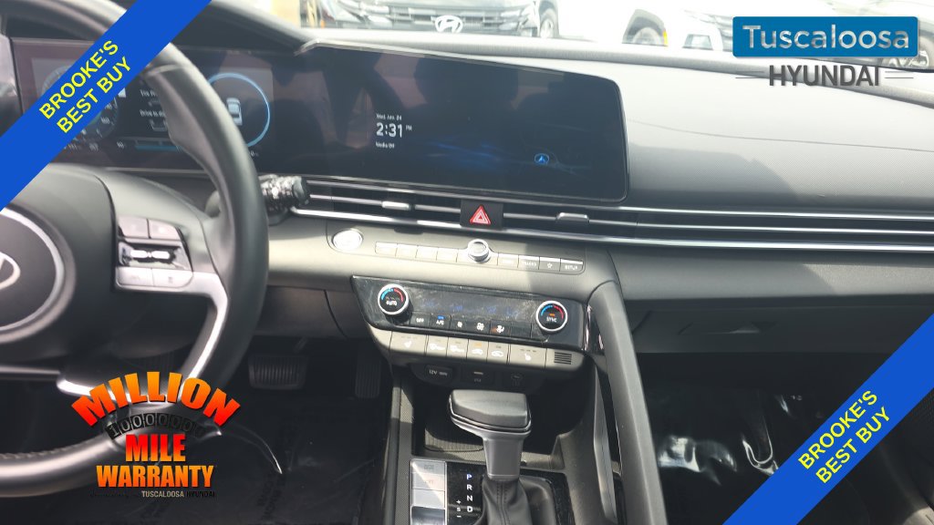 Used 2025 Hyundai Elantra SEL FWD image 27