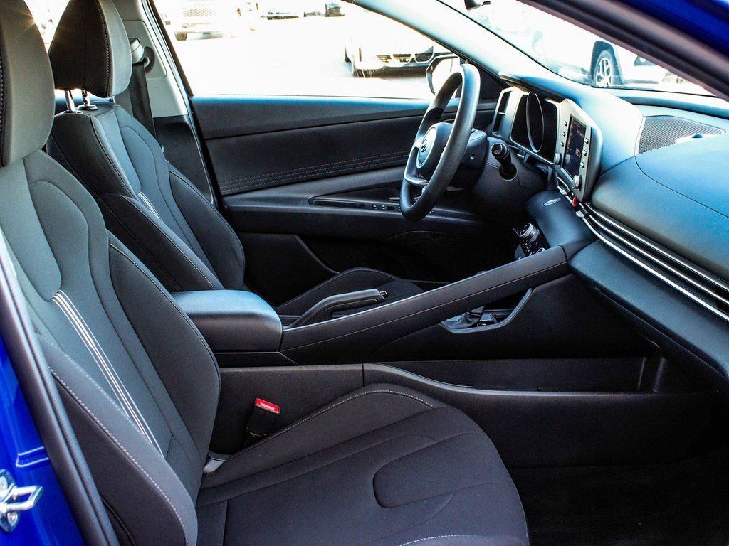 Used 2023 Hyundai Elantra SEL image 39