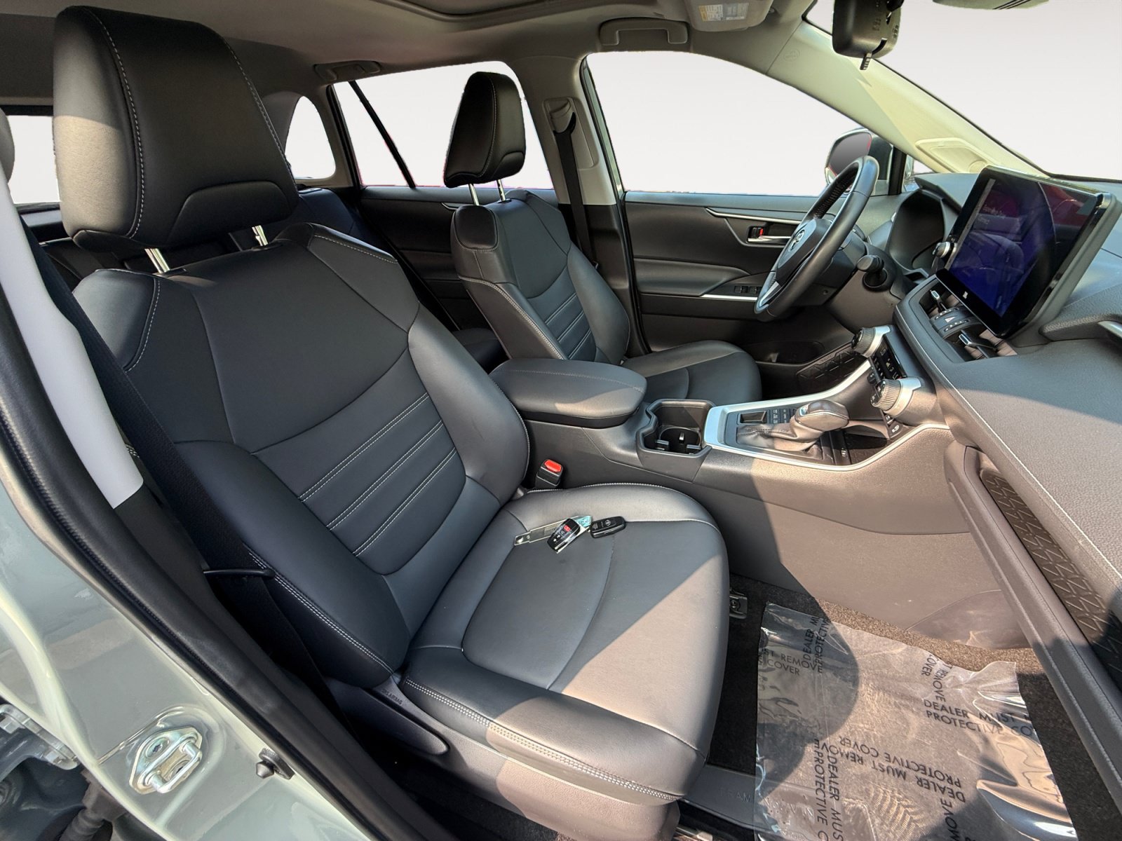 Used 2023 Toyota RAV4 XLE Premium AWD/4WD image 19
