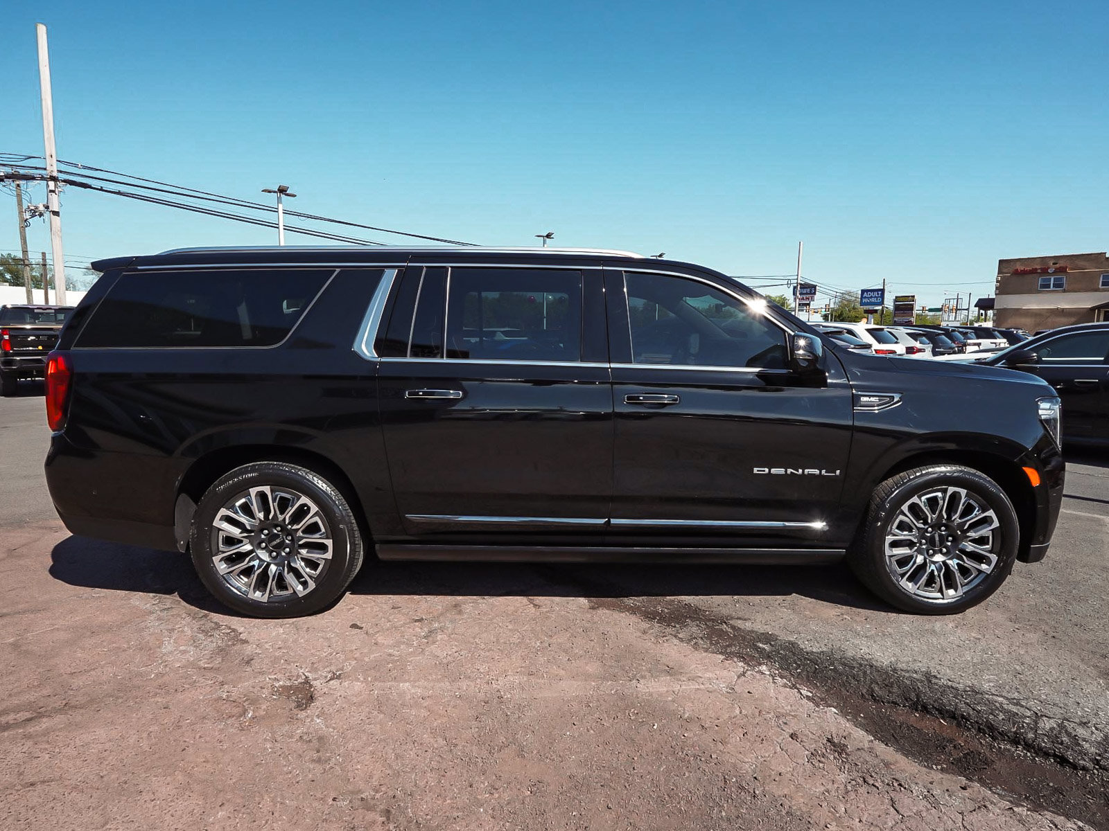 Used 2023 GMC Yukon XL Denali Ultimate AWD/4WD image 56