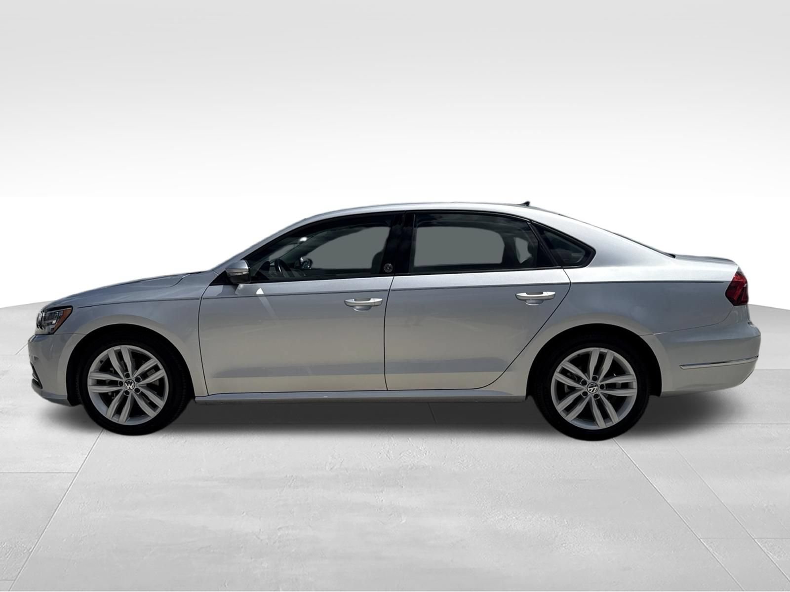 Used 2019 Volkswagen Passat 2.0T Wolfsburg FWD image 8