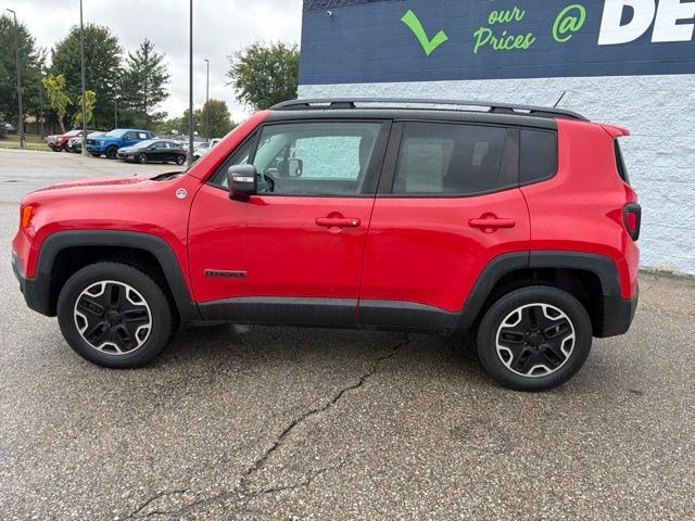 Used 2015 Jeep Renegade Trailhawk AWD/4WD image 2