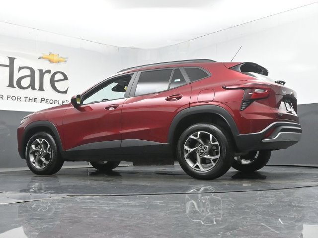 Used 2025 Chevrolet Trax LT FWD image 59