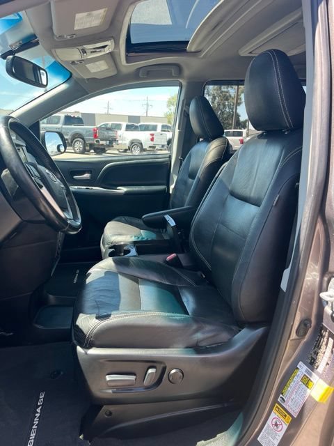 Used 2017 Toyota Sienna SE Premium FWD image 27