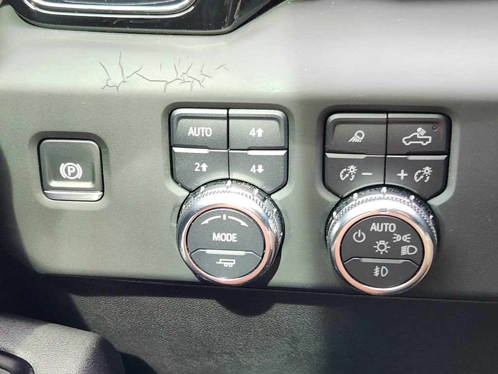 Used 2025 GMC Sierra 3500 AT4 w/ AT4 Premium Plus Package AWD/4WD image 23